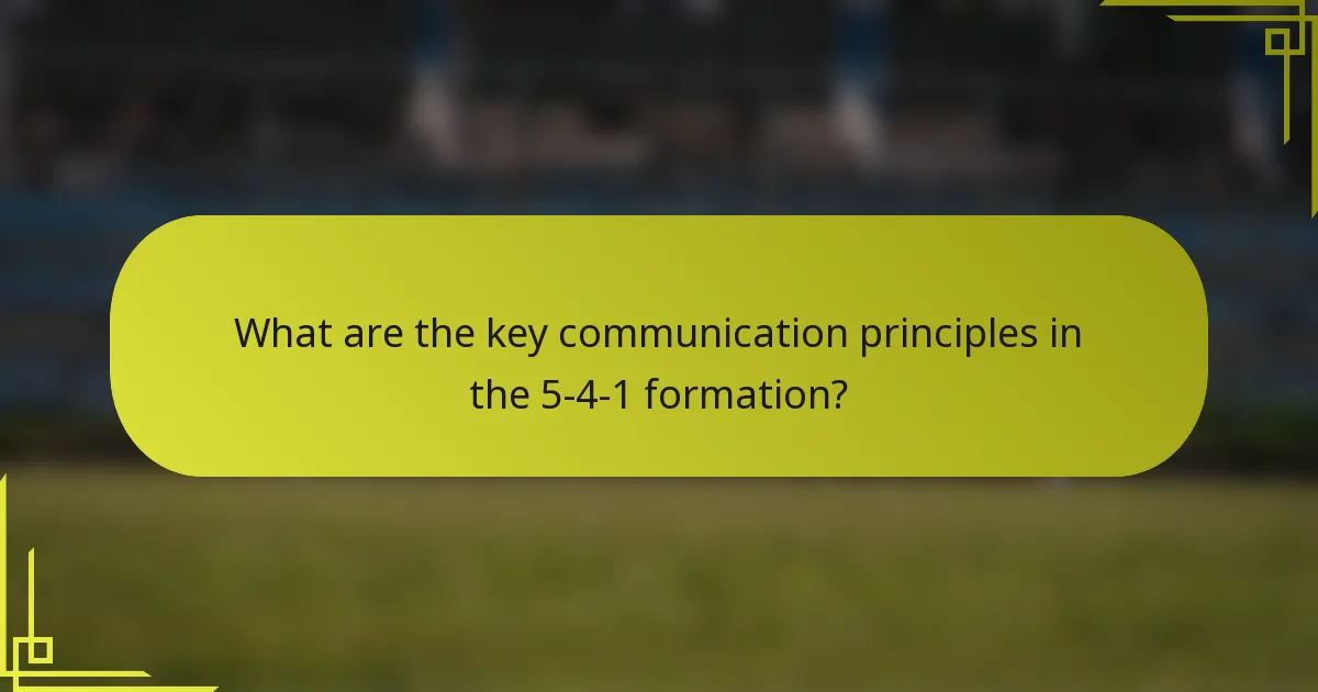 What are the key communication principles in the 5-4-1 formation?
